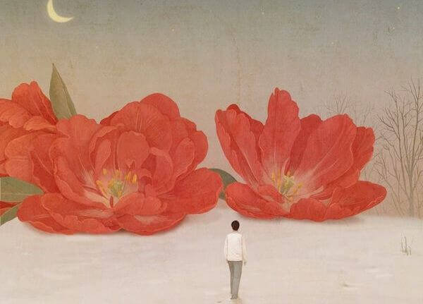 mulher-com-flores-gigantes