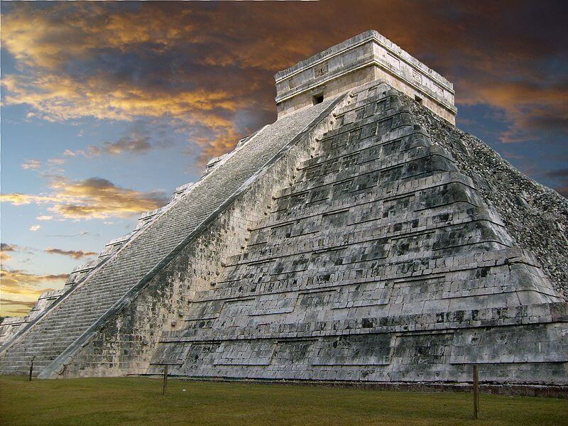 800px-Chichen_itza