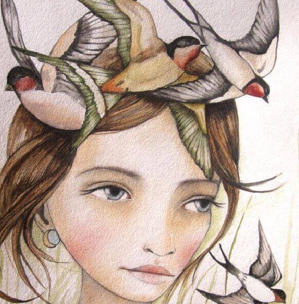 Mulher com passarinhos representando as mulheres depois dos 40