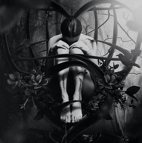 mulher que sofre com abusos em estrutura de coração