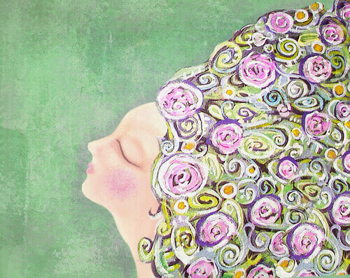 Mulher com olhos fechados e cabelo de flores