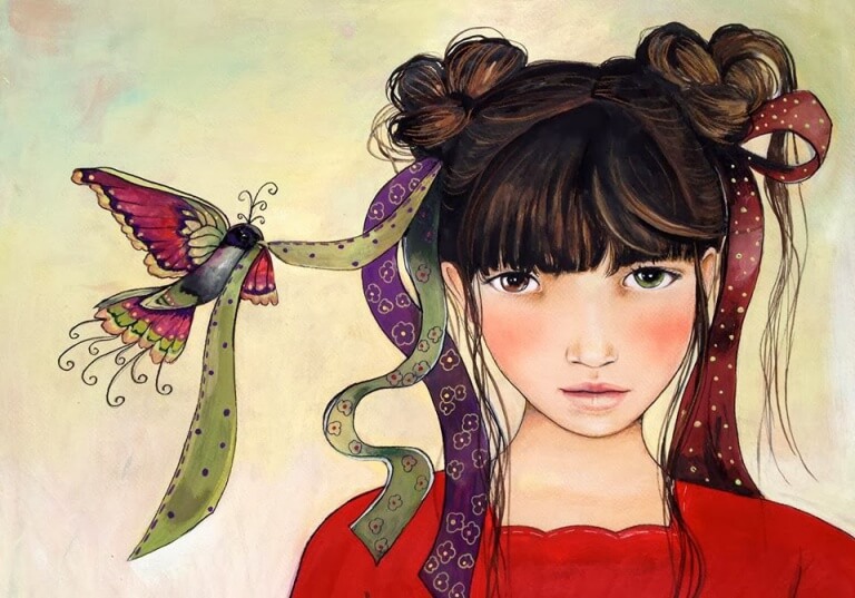 Pássaro pegando o laço do cabelo de uma menina