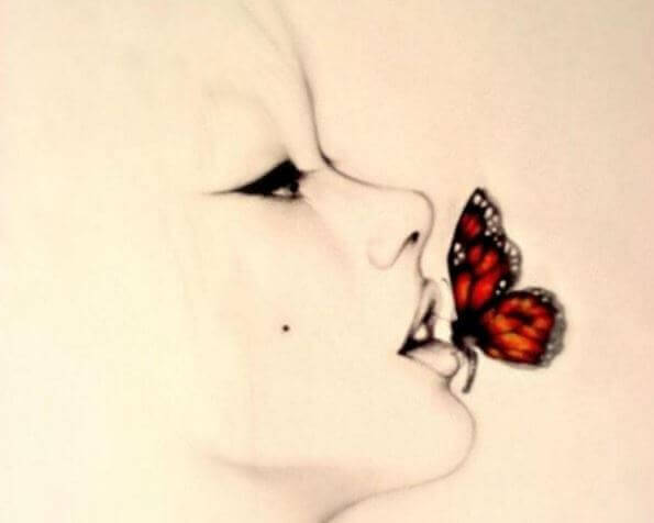 mulher-com-borboleta-na-boca