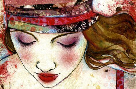 mulher sorrindo simbolizando a empatia