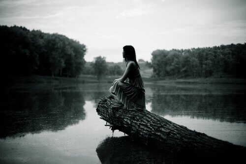 mulher-refletindo