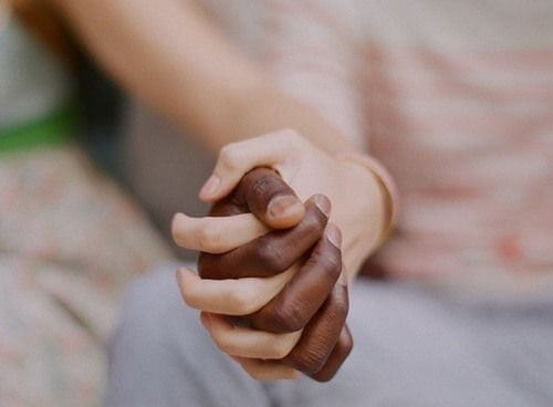 carícias-e-maos-dadas