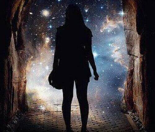 menina-caverna-universo