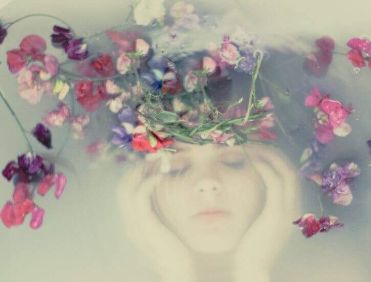 moça-flores