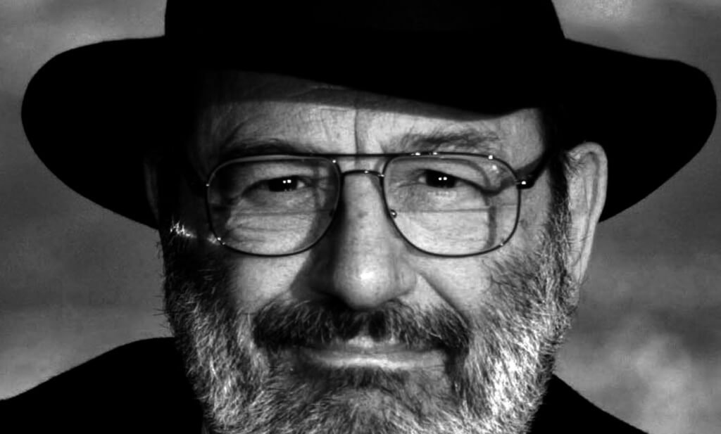 umberto-eco-en-blanco-y-negro-1024x617