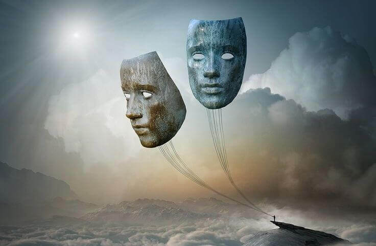 Máscaras presas a um barco