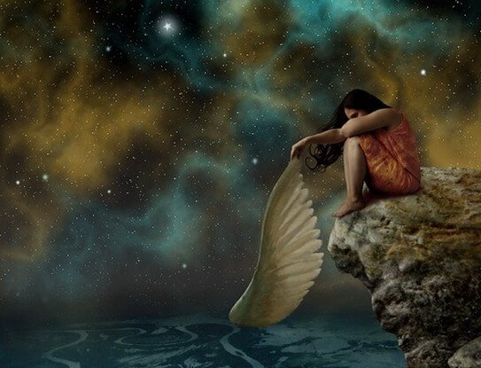 Muher-arrependida-em-um-precipício