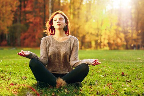 mulher-meditando Superar o medo da solidão