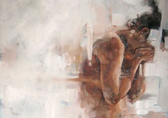 Mulher cobrindo o rosto