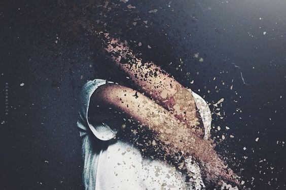 Mulher com um corpo fragmentado