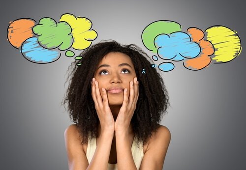 Mulher pensando nas suas preocupações