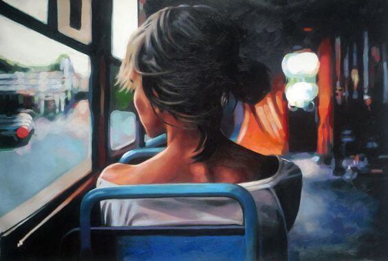 Mulher sentada de costas em um ônibus