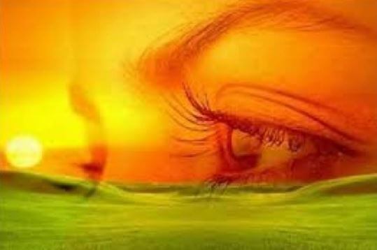Olho reflexo laranja verde