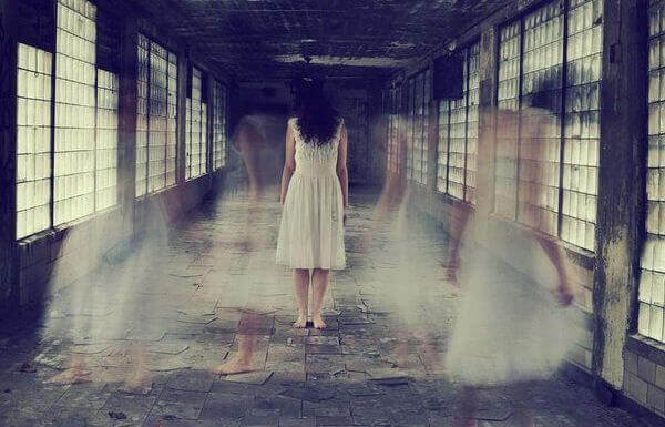 menina-em-ambiente-hostil