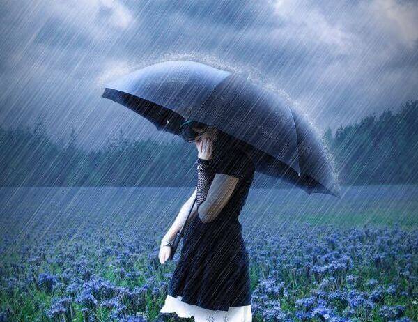 menina-con-guarda-chuva-pensando-em-ser-independente