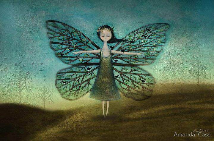 mulher com asas de borboleta