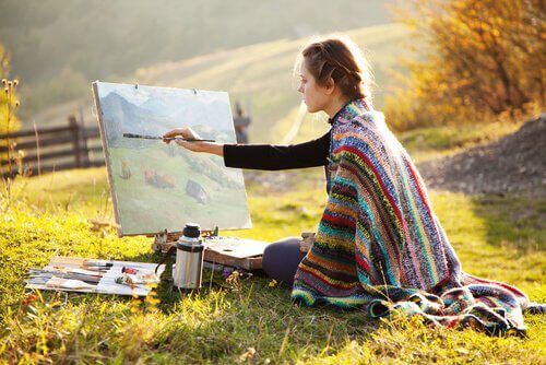 mulher-pintando-sozinha