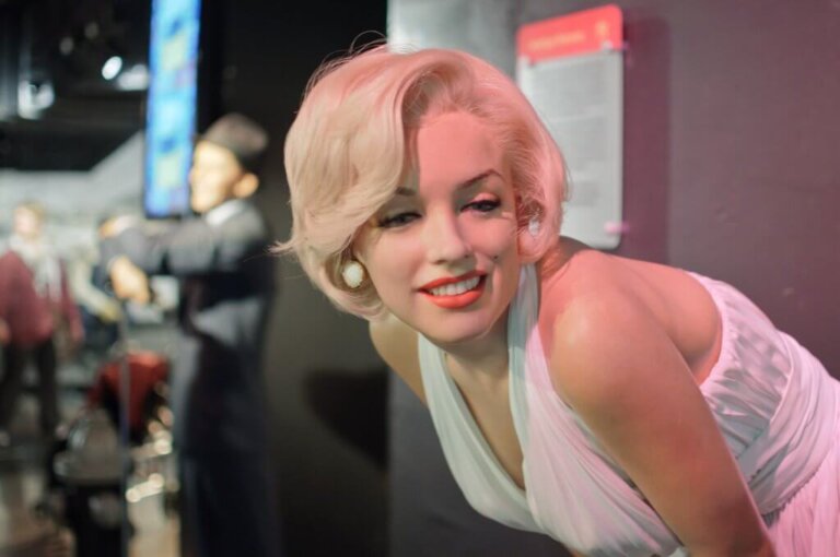 Marilyn Monroe: um retrato psicológico de uma boneca quebrada
