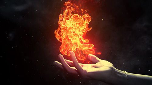 mão-com-fogo