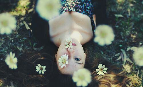 menina-flores