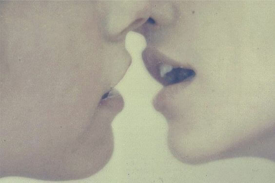casal-beijo