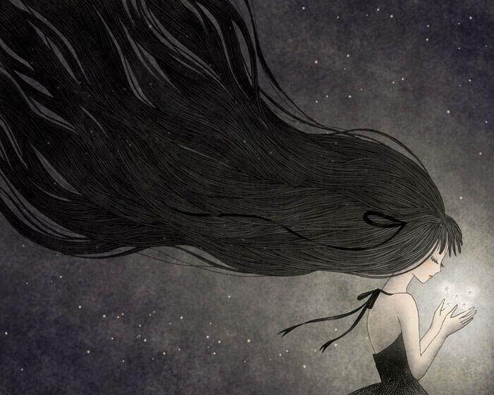 mulher-luz-e-cores-nas-mãos