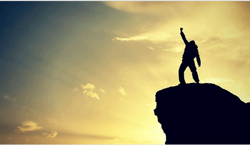 homem-celebrando-vitória