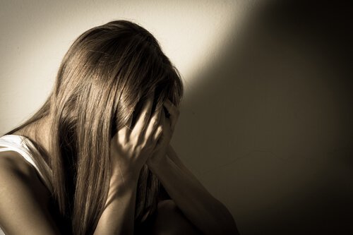 mulher-esgotada-a-ponto-de-explodir