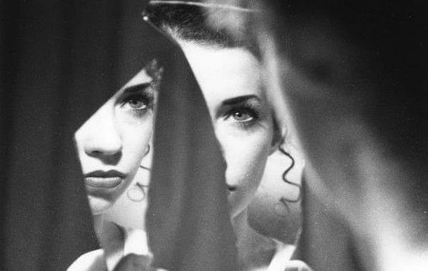 mulher-espelho-cuidar-do-físico