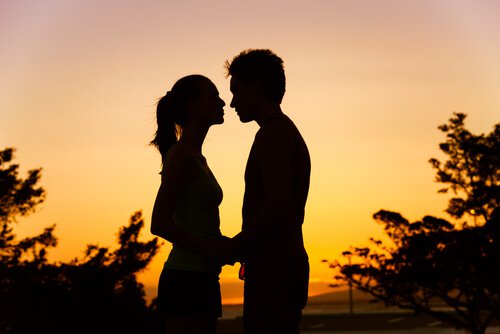casal-se-olhando Aprender a flertar