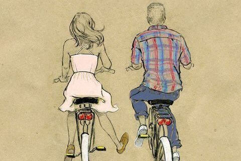 Casal de bicicleta desfrutando passeio
