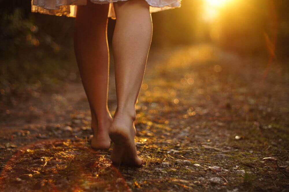 mulher-caminhando-viver-melhor