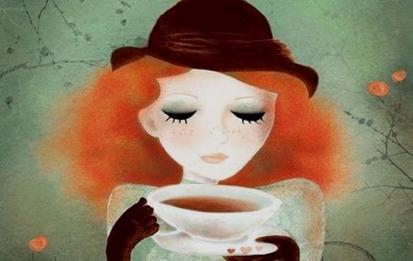 Mulher tomando café e sentindo paz interior