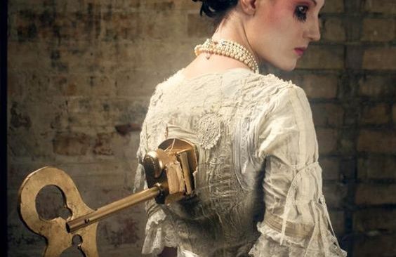 mulher-boneca-pensamentos-trágicos