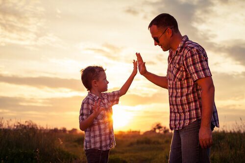 pai-e-filho-unidos Como podemos ganhar o respeito de uma criança