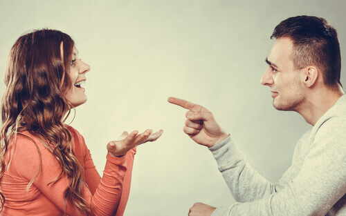 casal-discutindo-com-bom-humor