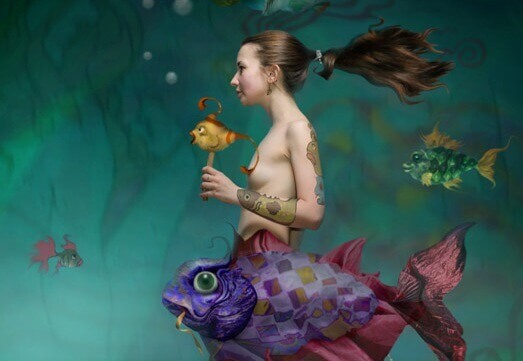 mulher-oceano-com-peixes