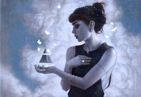 mulher-piramide-borboletas