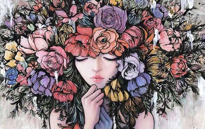 mulher-com-coroa-de-flores