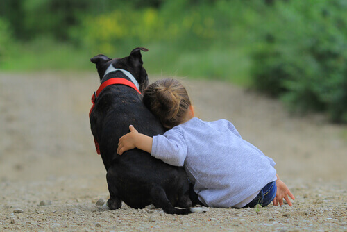 menina-com-cachorro
