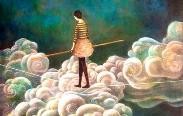 mulher-cruzando-nuvens