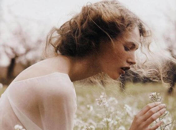 mulher-flor
