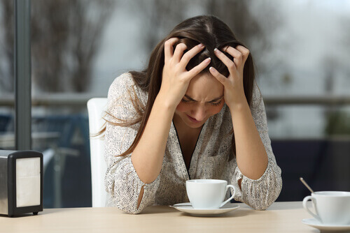 mulher-estressada-no-trabalho Como sobreviver a um chefe tóxico