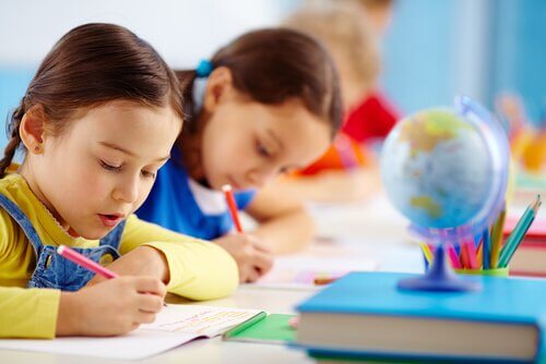 criancas-desenhando Descubra o método Kumon para ensinar as crianças