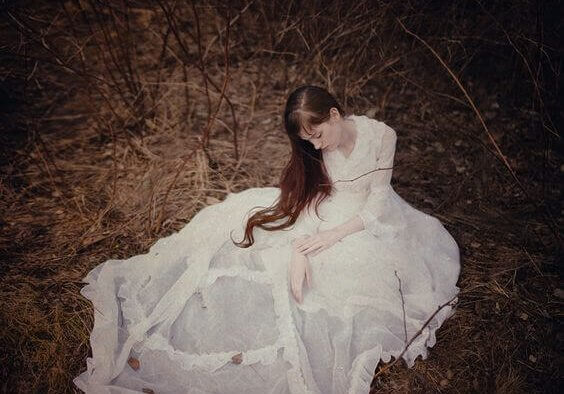 mulher-com-vestido-branco