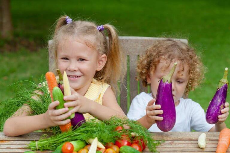 criancas-com-verduras